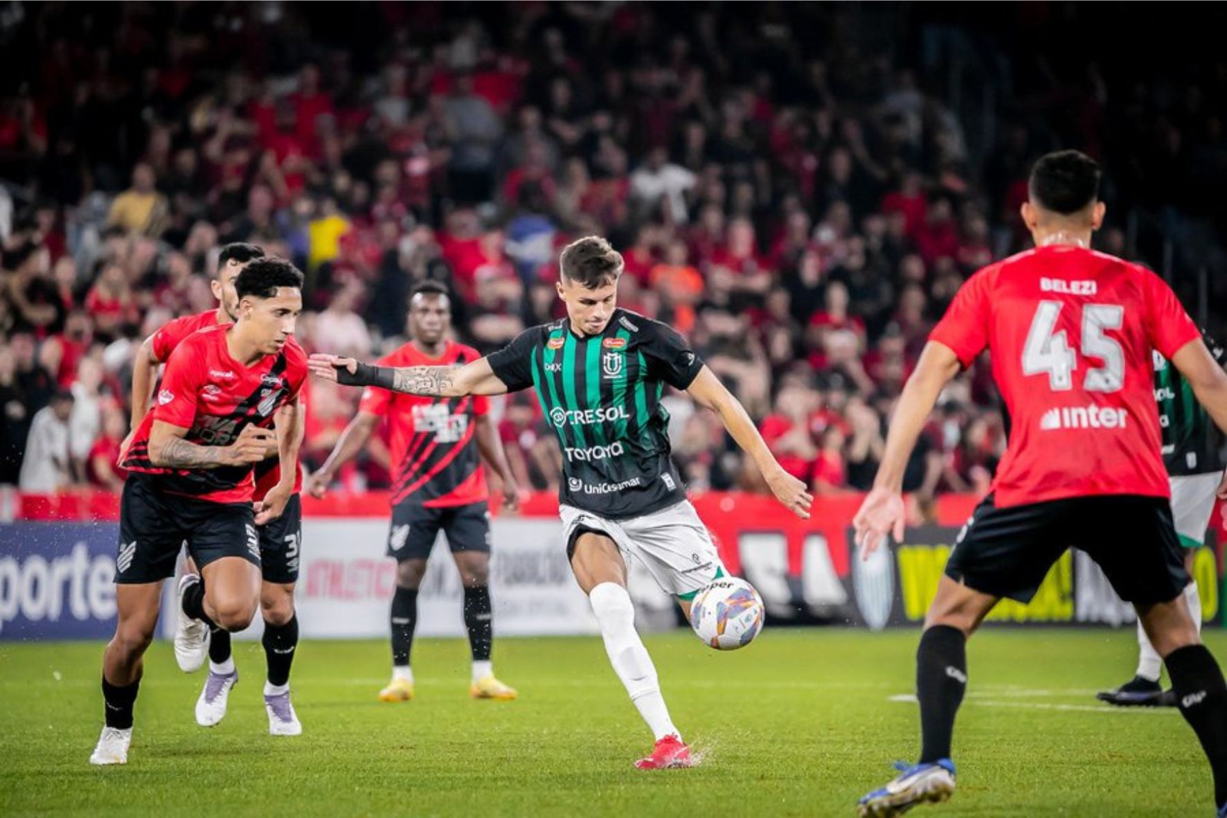 O Athletico perdeu para o Maringá por 3 a 0, na semifinal do Campeonato Paranaense