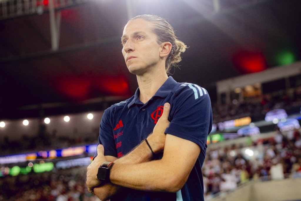 Filipe Luís confirma escalação do Flamengo