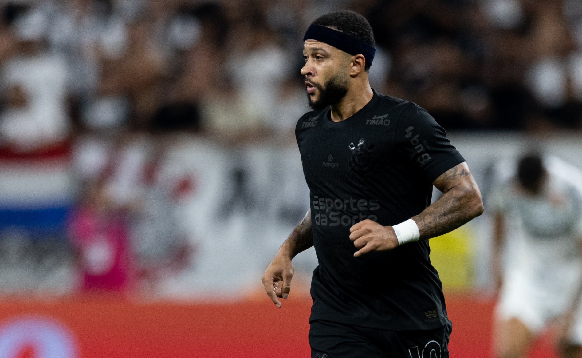 Memphis Depay busca maior protagonismo no Corinthians