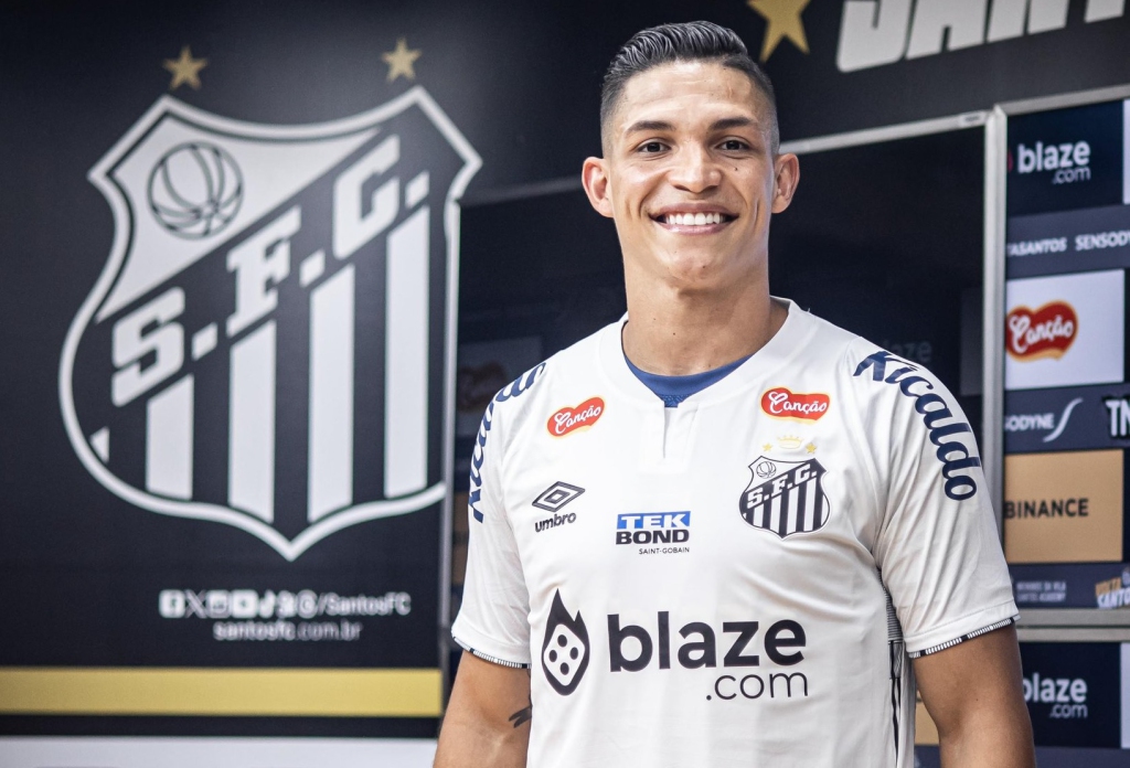 Rodrigo Ferreira na apresentação ao Santos