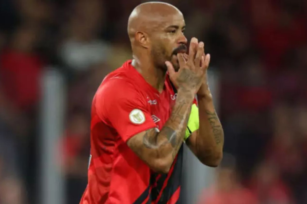 Paysandu prepara última cartada por Thiago Heleno, do Athletico; saiba detalhes