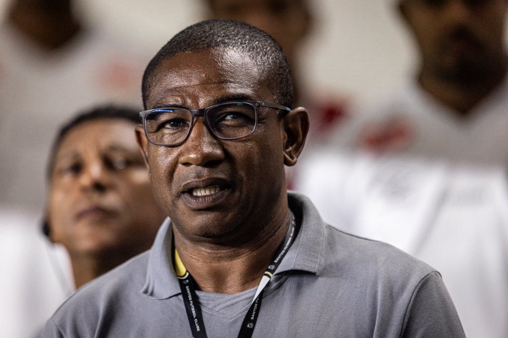 CÉSAR SAMPAIO PODERÁ SER EFETIVADO NO COMANDO DO SANTOS