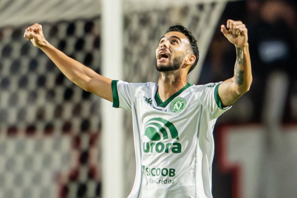 Getúlio avalia elenco e projeta ano da Chapecoense: "Vamos buscar o acesso à Série A"