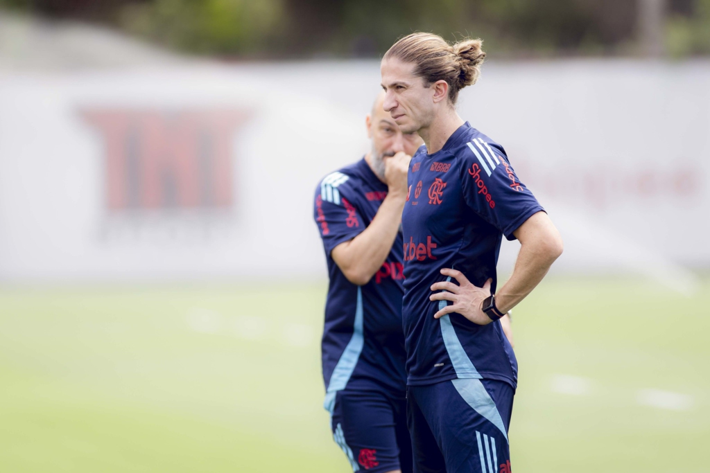 Filipe Luís aguarda avaliação médica para decidir de Arrascaeta e Plata serão relacionados