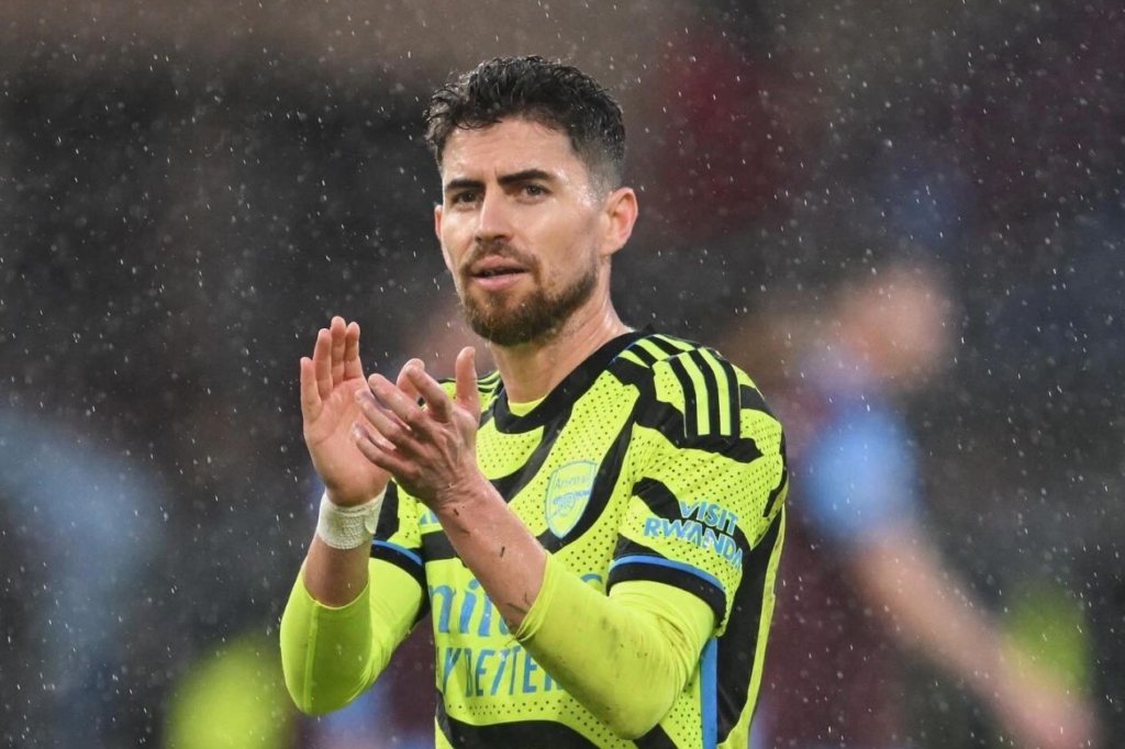 Apesar do acordo verbal com o Flamengo, Jorginho, do Arsenal, recebe sondagem da Fiorentina; saiba detalhes