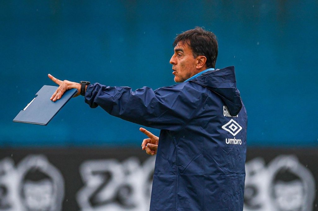 Grêmio avalia nomes para substituir Gustavo Quinteros