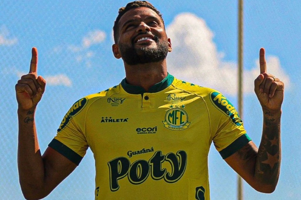 De lateral a goleador: Reinaldo, do Mirassol, é destaque no início do Brasileirão 2025
