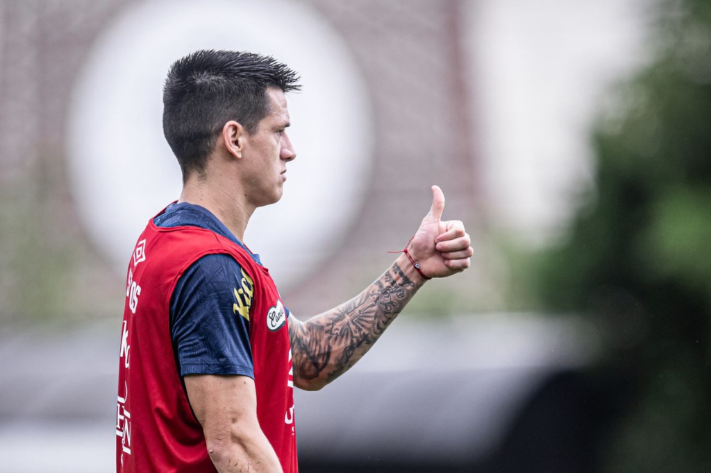 Após invasão de CT, Leo Godoy pede para deixar o Santos e quer voltar para o Athletico