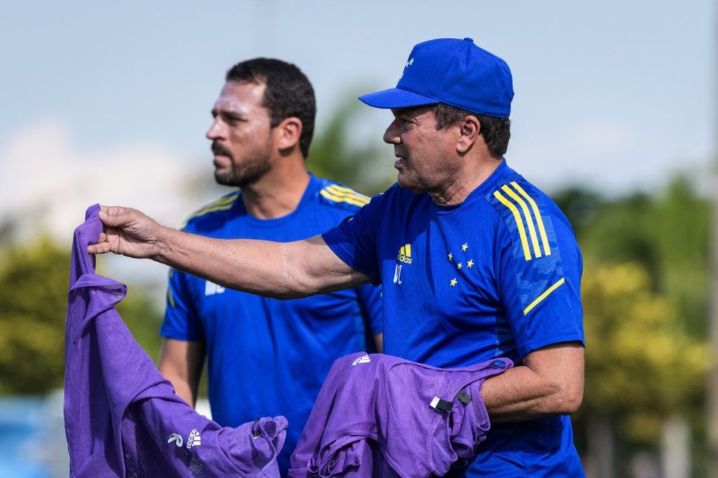 Santos encaminha retorno de Vanderlei Luxemburgo como ‘técnico do técnico’; entenda