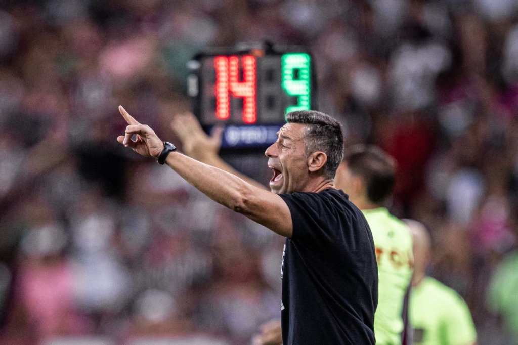 Técnico português dispara após queda de Pedro Caixinha: “O próximo treinador do Santos será quem Neymar quiser”