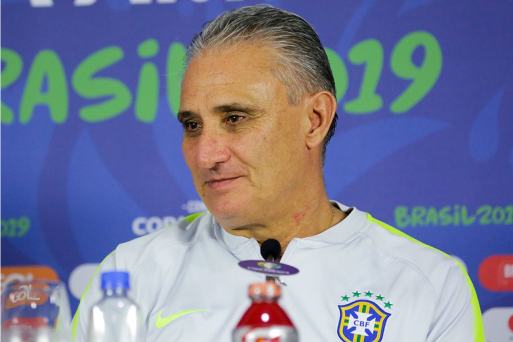 Tite é procurado para substituir Pedro Caixinha no Santos, mas recusa convite