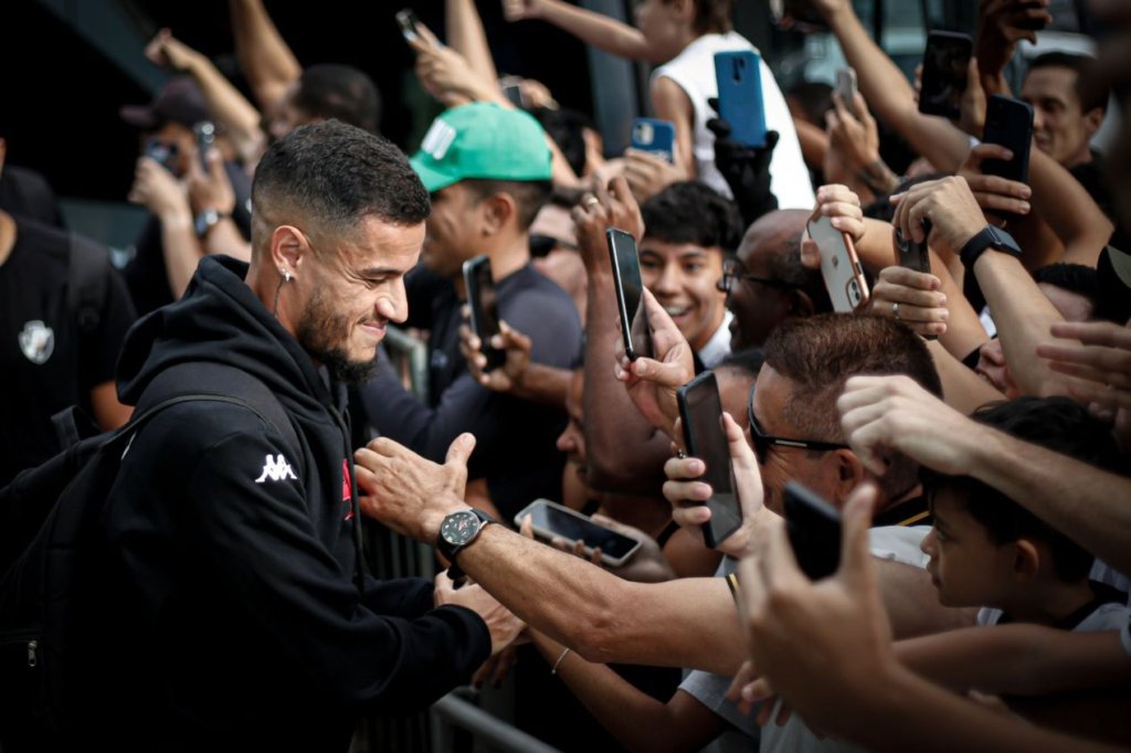 Em reunião com Pedrinho, Fernando Diniz pede permanência de Coutinho no Vasco
