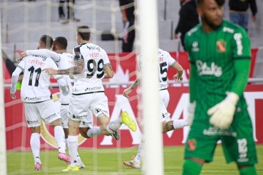 Vasco sofre gol no fim e cede empate ao Melgar em estreia da Copa Sul-Americana