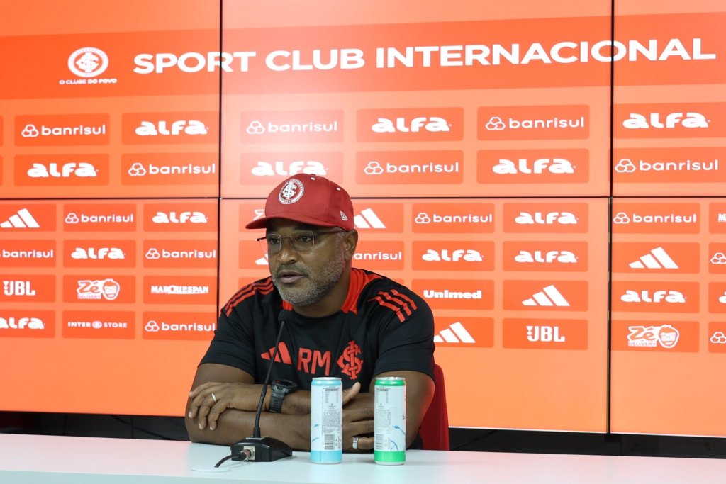 Roger Machado confirma escalação do Internacional com Enner Valencia e Johan Carbonero