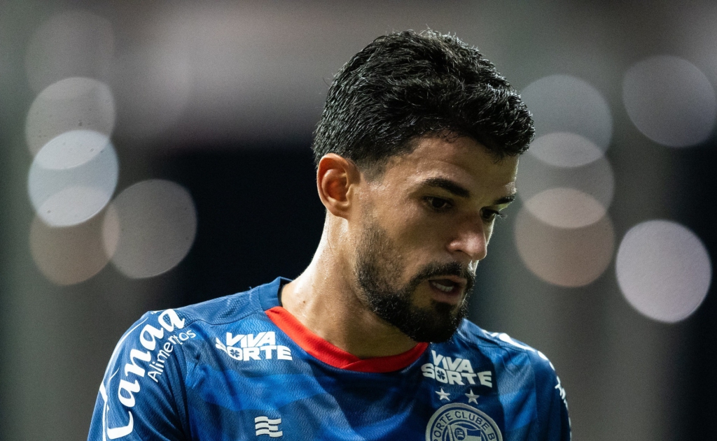 Meia-atacante Cauly será titular diante do Cruzeiro