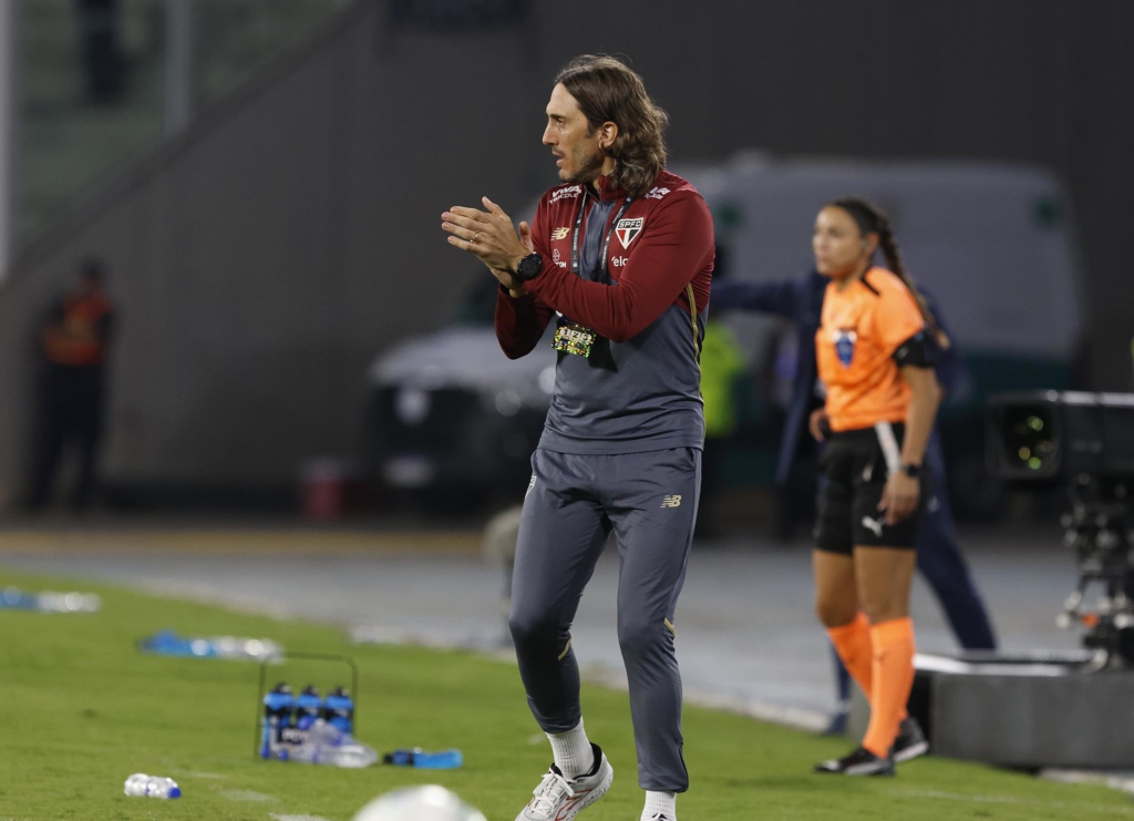 Luis Zubeldía é o treiandor do São Paulo