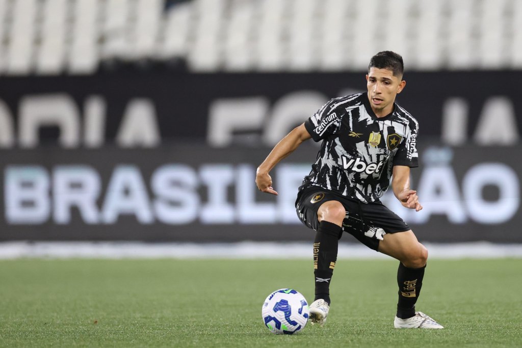 Jefferson Savarino vive bom momento no Botafogo