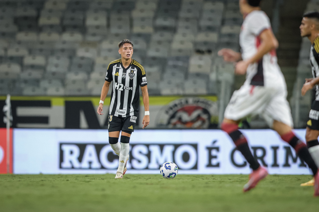 Iván Román em ação pelo Atlético-MG