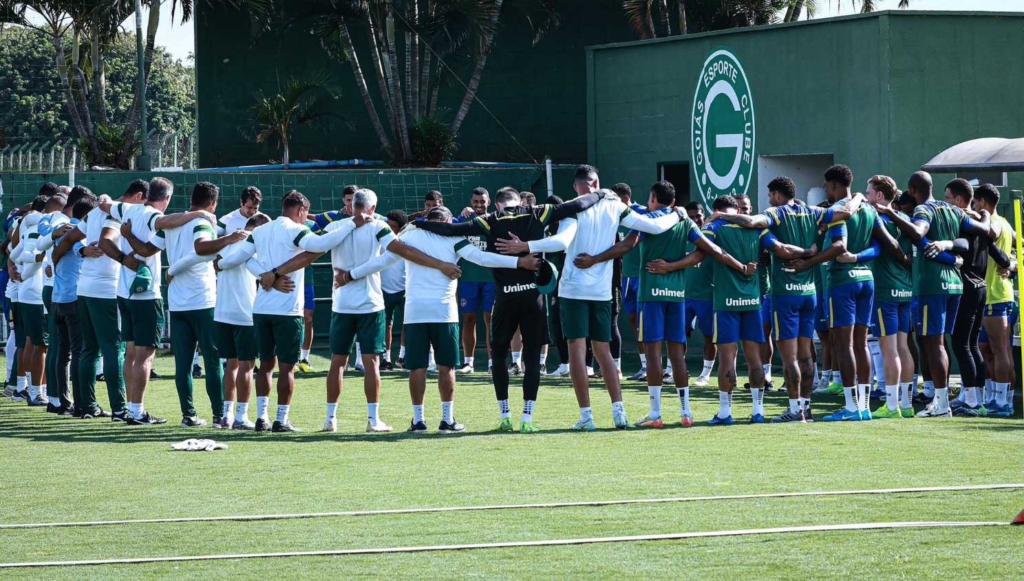 Réver avalia empate entre o Goiás e o Vila Nova: "Ducha de água fria"