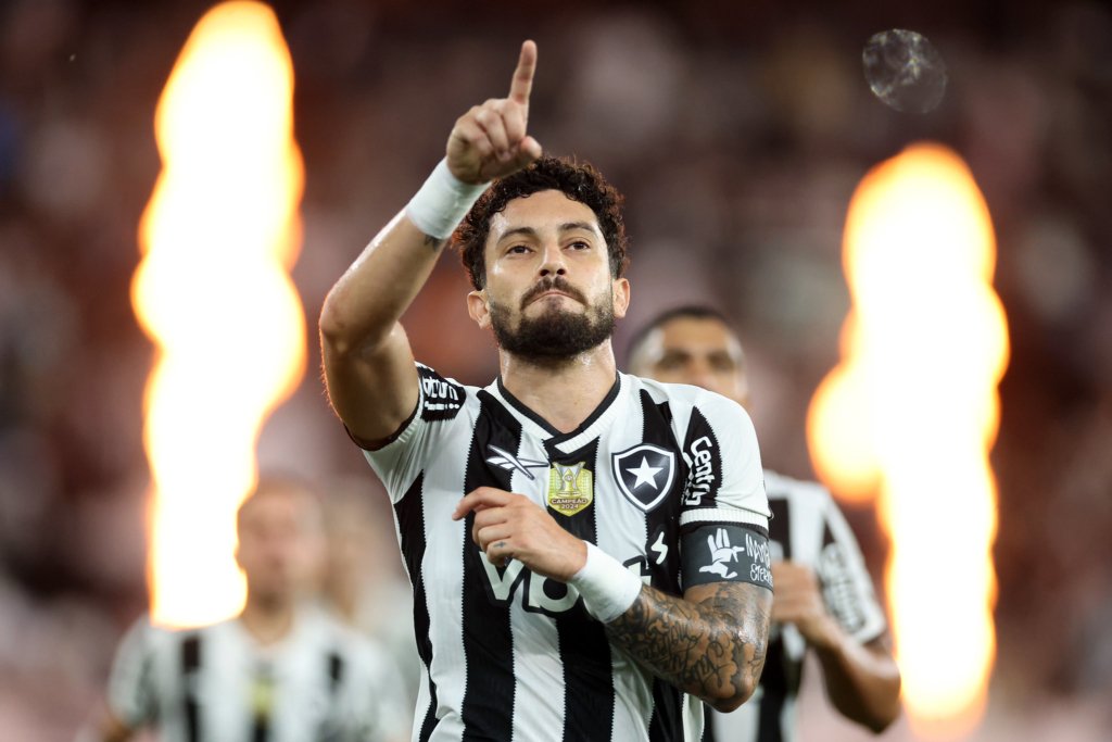Alex Telles fez o primeiro gol do Botafogo