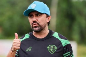 Luizinho Lopes sofre questionamentos e pode ser demitido no Paysandu