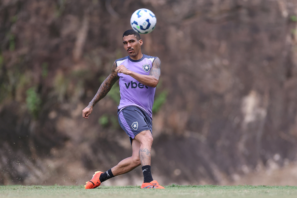 Allan em treinamento do Botafogo
