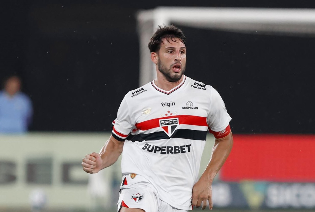 Jonathan Calleri teve lesão no joelho