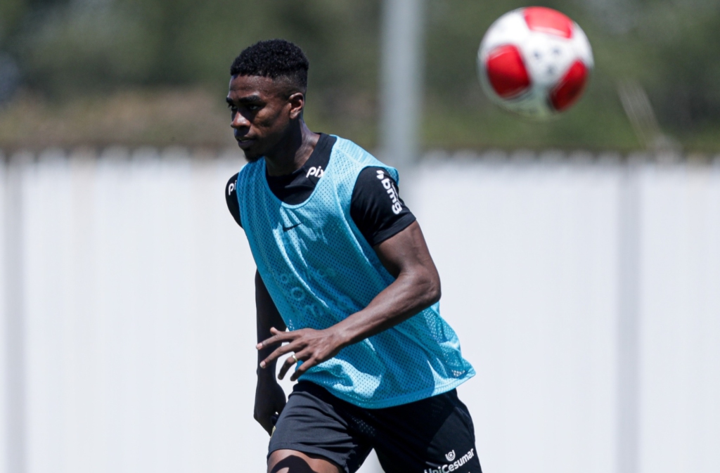 Félix Torres é zagueiro do Corinthians