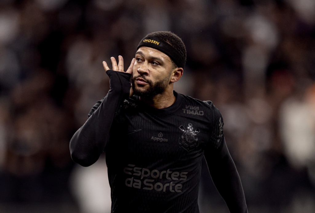 Memphis Depay teve grande atuação contra o Vasco