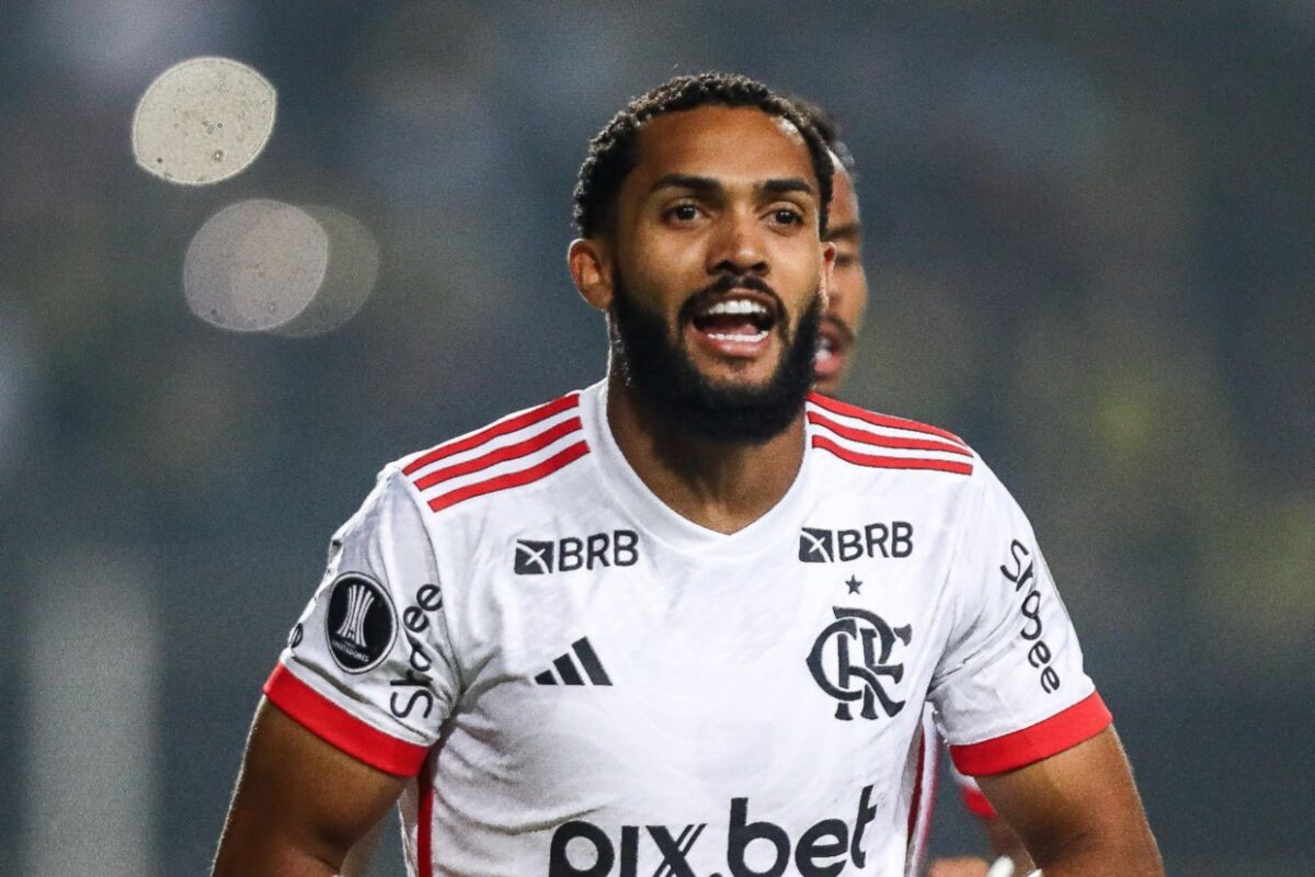 O atacante Juninho garantiu a vitória do Flamengo sobre o Deportivo Táchira (VEN) na estreia da Copa Libertadores da América