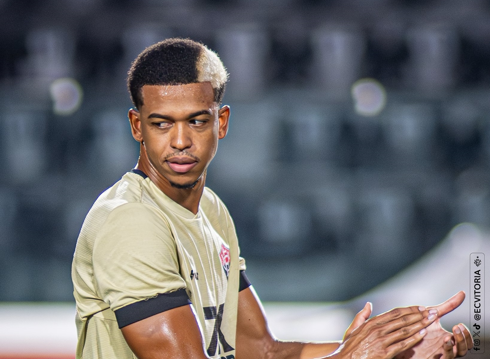 Carlinhos pelo Vitória