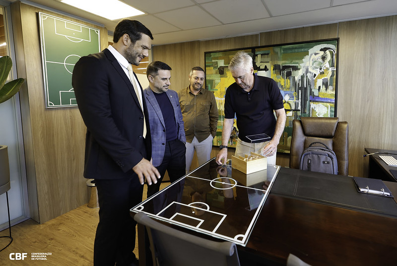 Ancelotti em seu primeiro dia na CBF como técnico da Seleção Brasileira.