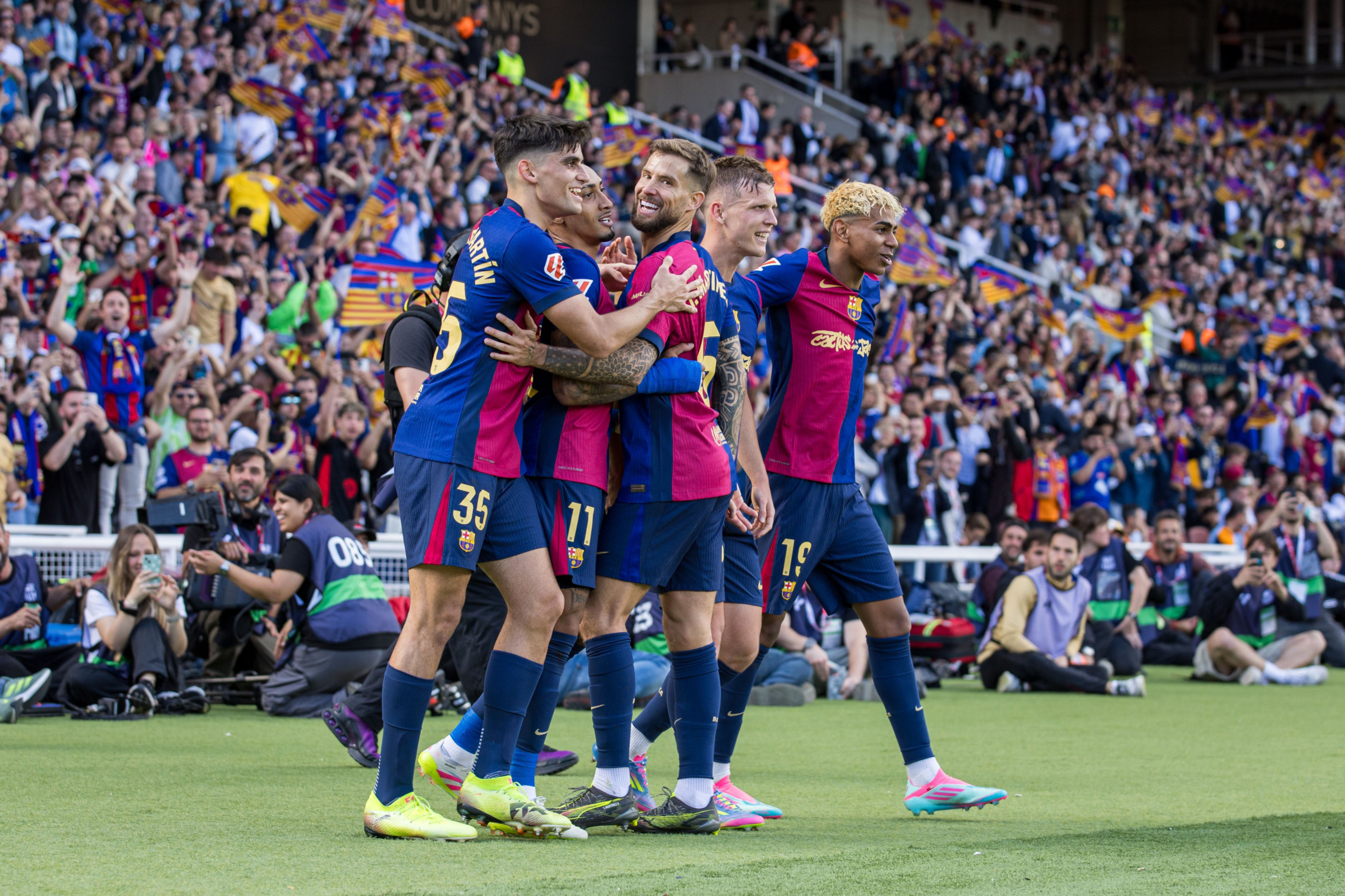Barcelona bate Real Madrid em clássico no Montjuic