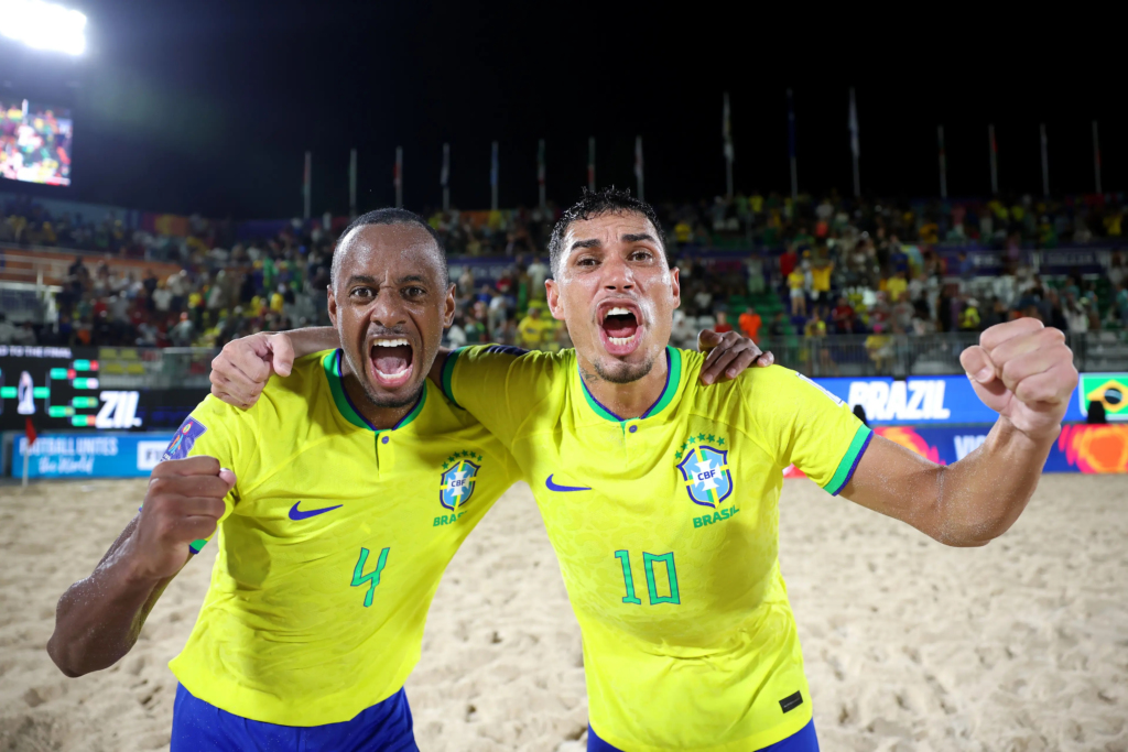 Brasil goleia Espanha e avança à semifinal do BEach Soccer