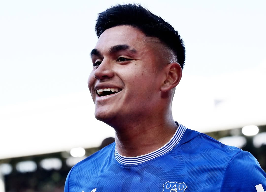 Carlos Alcaraz assina contrato definitico com o Everton
