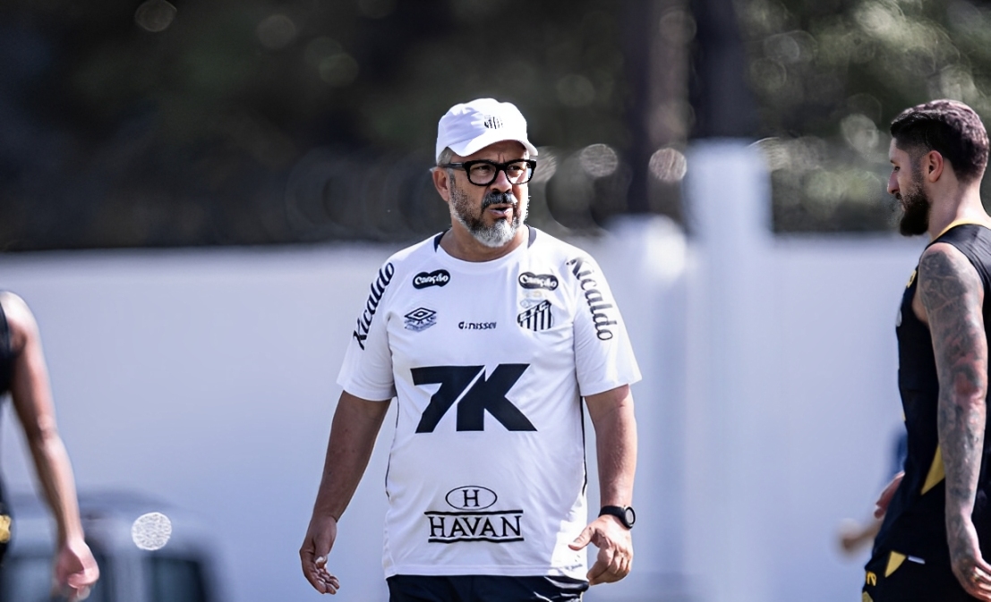 Cleber Xavier mantém Neymar como opção no banco