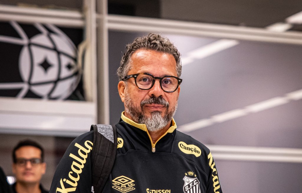 Cleber Xavier explica opções no elenco do Santos