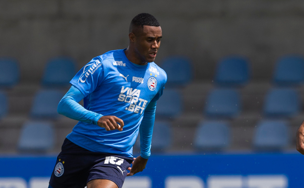 Volante Erick pode seguir na lateral-direita