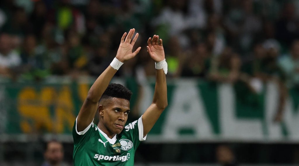 Estêvão se despede da torcida no Allianz Parque