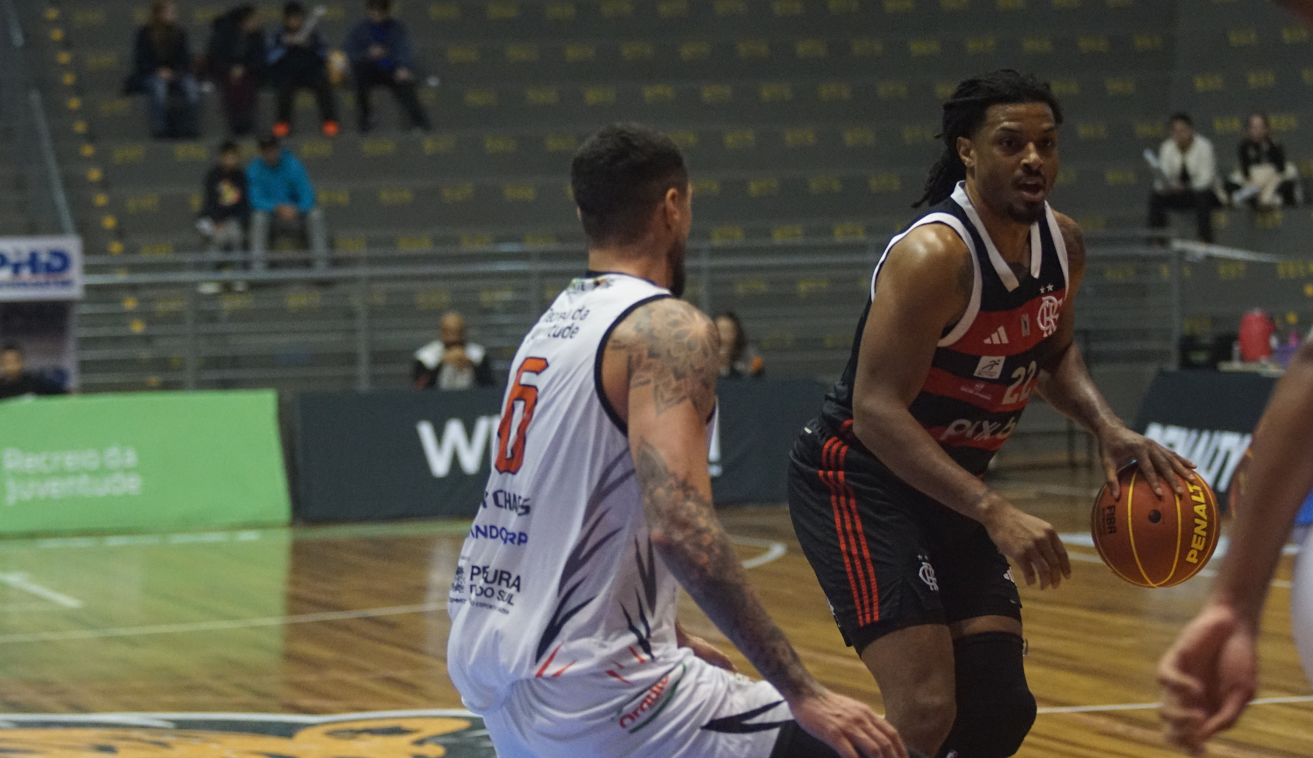 FLABASQUETE VENCE CAXIAS E AVANÇA NO NBB