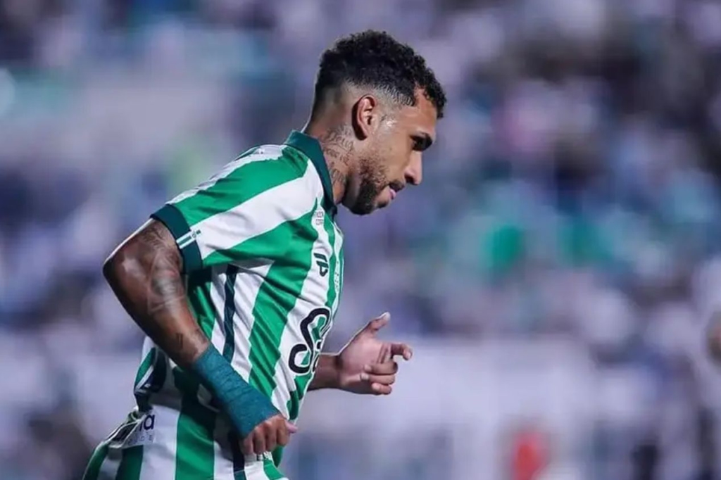 Vida noturna agitada: Os bastidores do afastamento de Petterson, emprestado pelo Flamengo, no Juventude