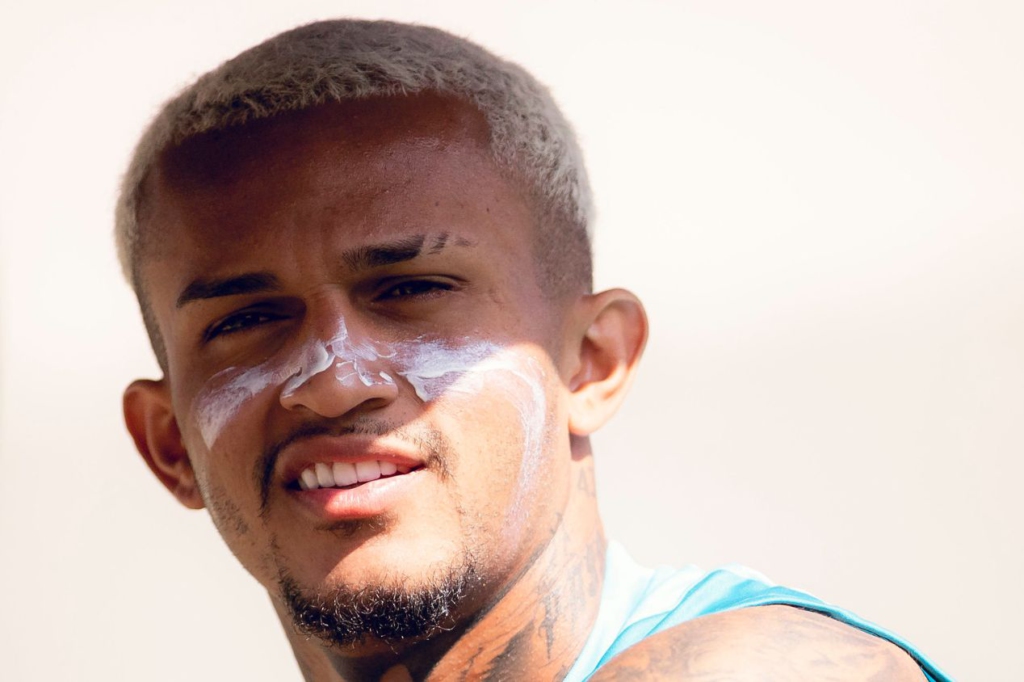 E o Grupo City? Flamengo já admite vender Wesley por valores abaixo do desejado
