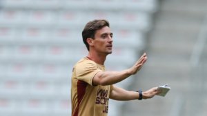 João Corrêa comanda time do Athletico contra a Chapecoense