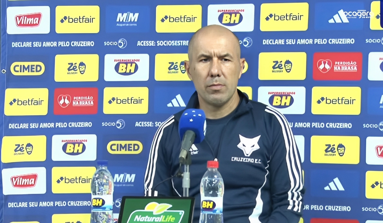 Leonardo Jardim comemora vitória do Cruzeiro sobre o Vila Nova.