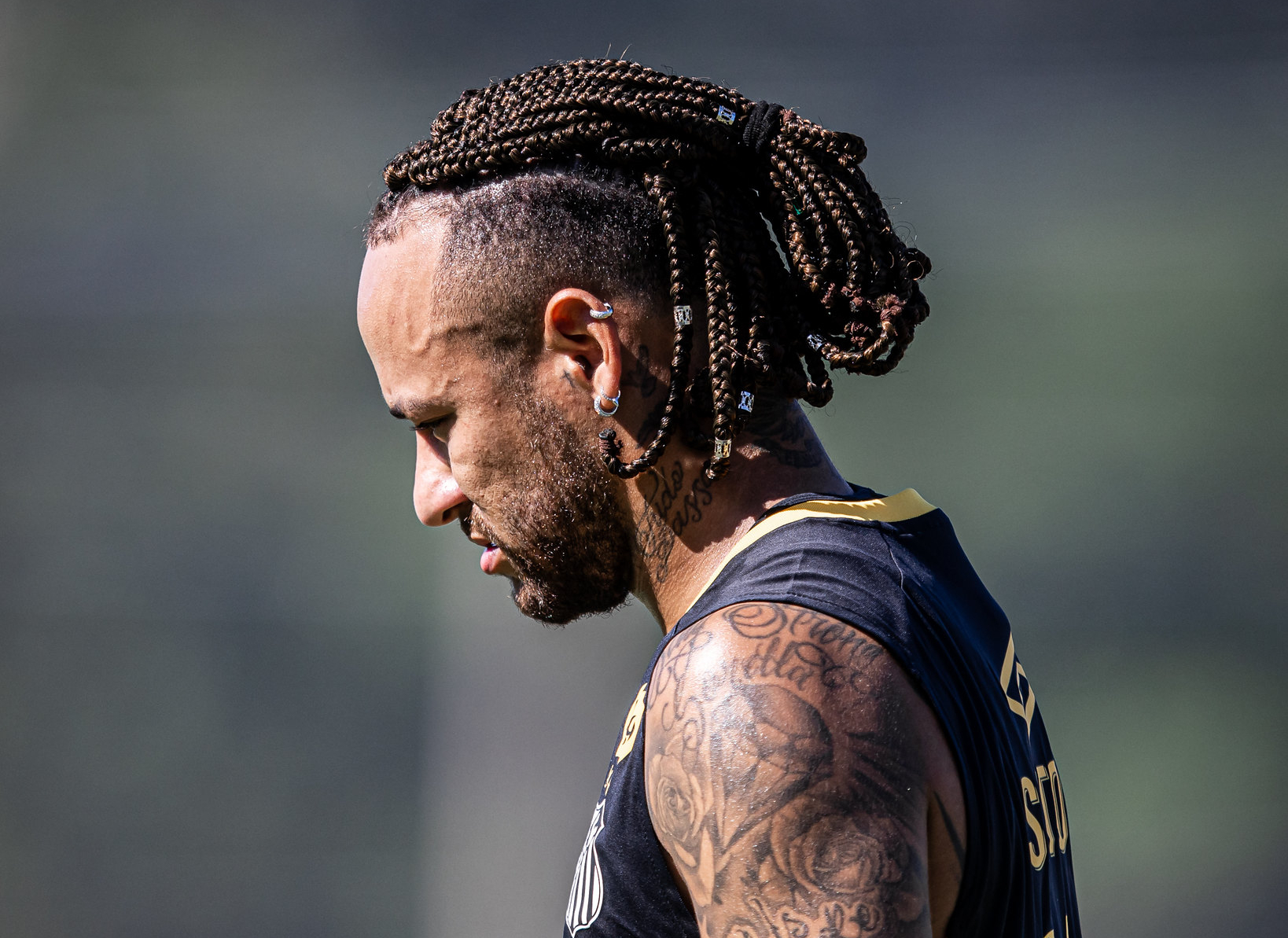 Neymar joga um tempo contra o Leipzig e é dúvida para partida contra o Botafogo.
