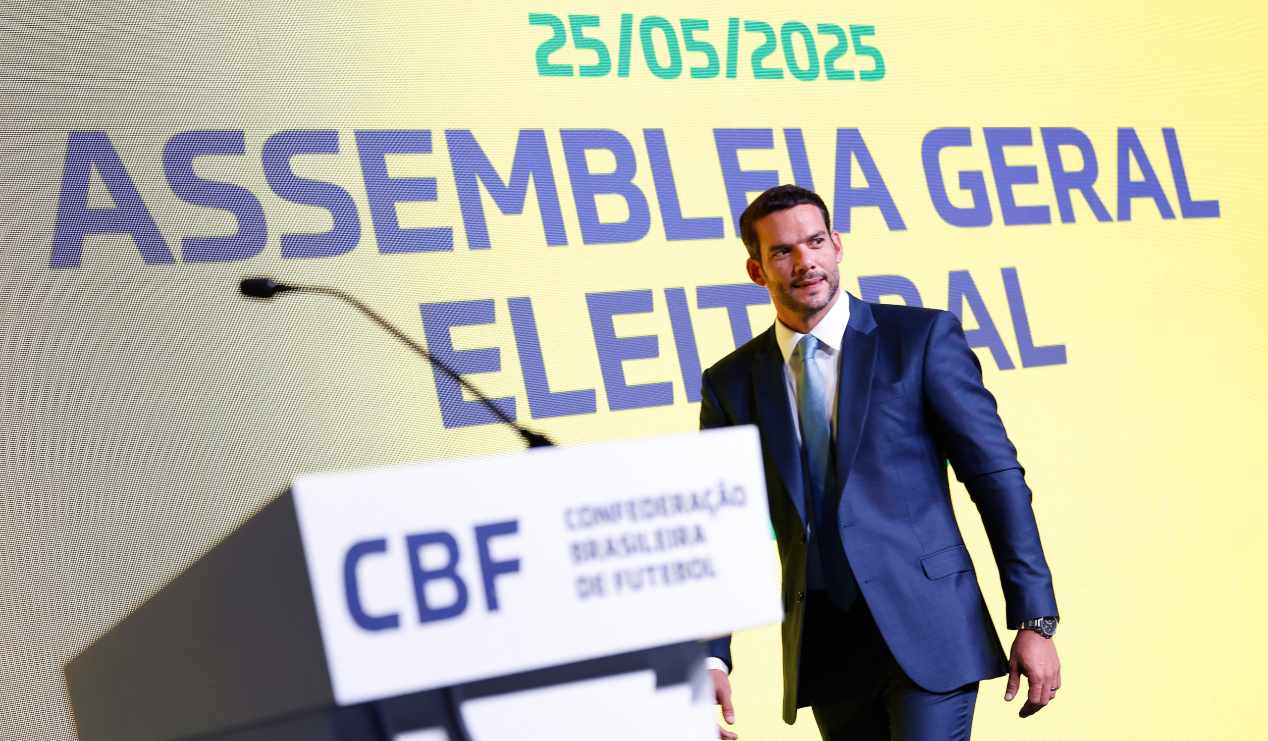 Samir Xaud é eleito presidente da CBF e anuncia redução dos Estaduais