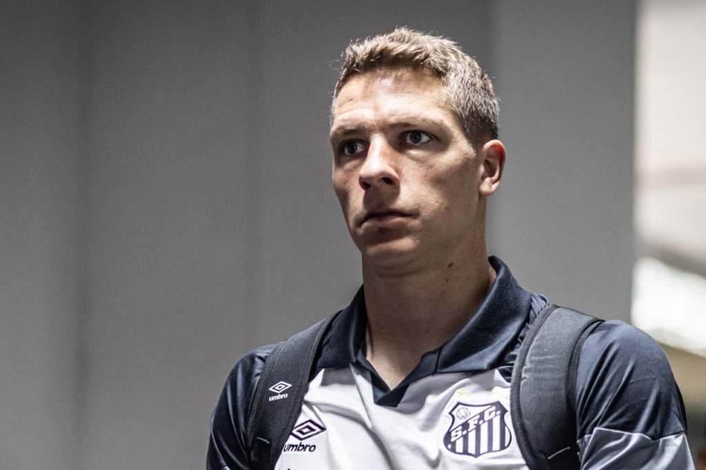 Julio Furch deu prejuízo milionário de salários ao Santos durante afastamento; veja