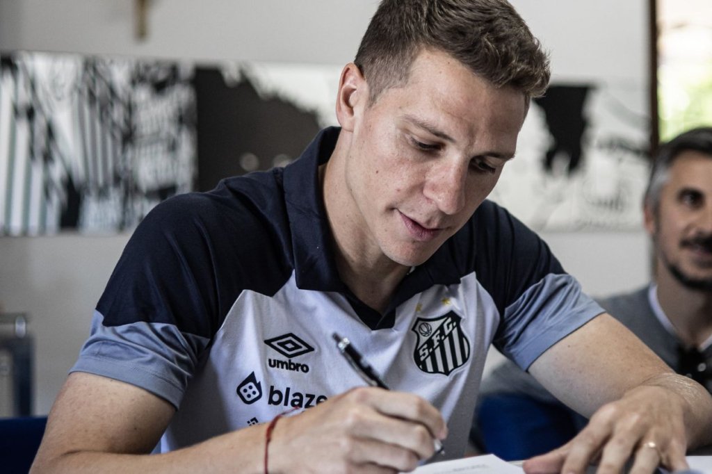 Julio Furch, reintegrado ao Santos, tem salário similar ao de Neymar; entenda