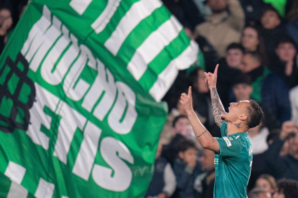 Da crise no Manchester City à glória na Espanha: Antony renasce no Real Betis