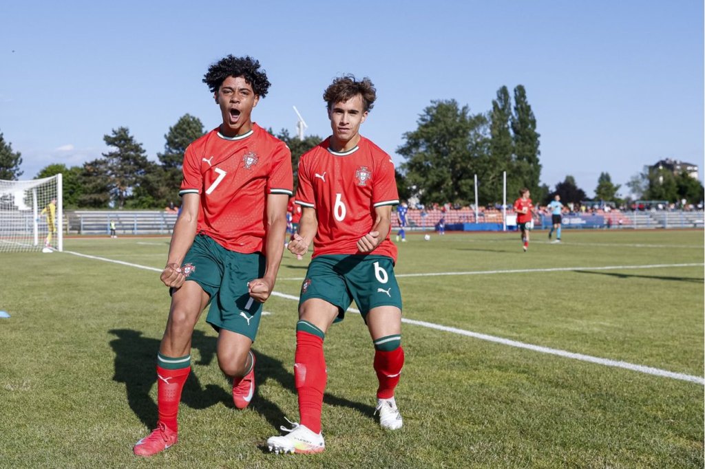 Herança de CR7: Cristianinho faz dois e lidera título português na base